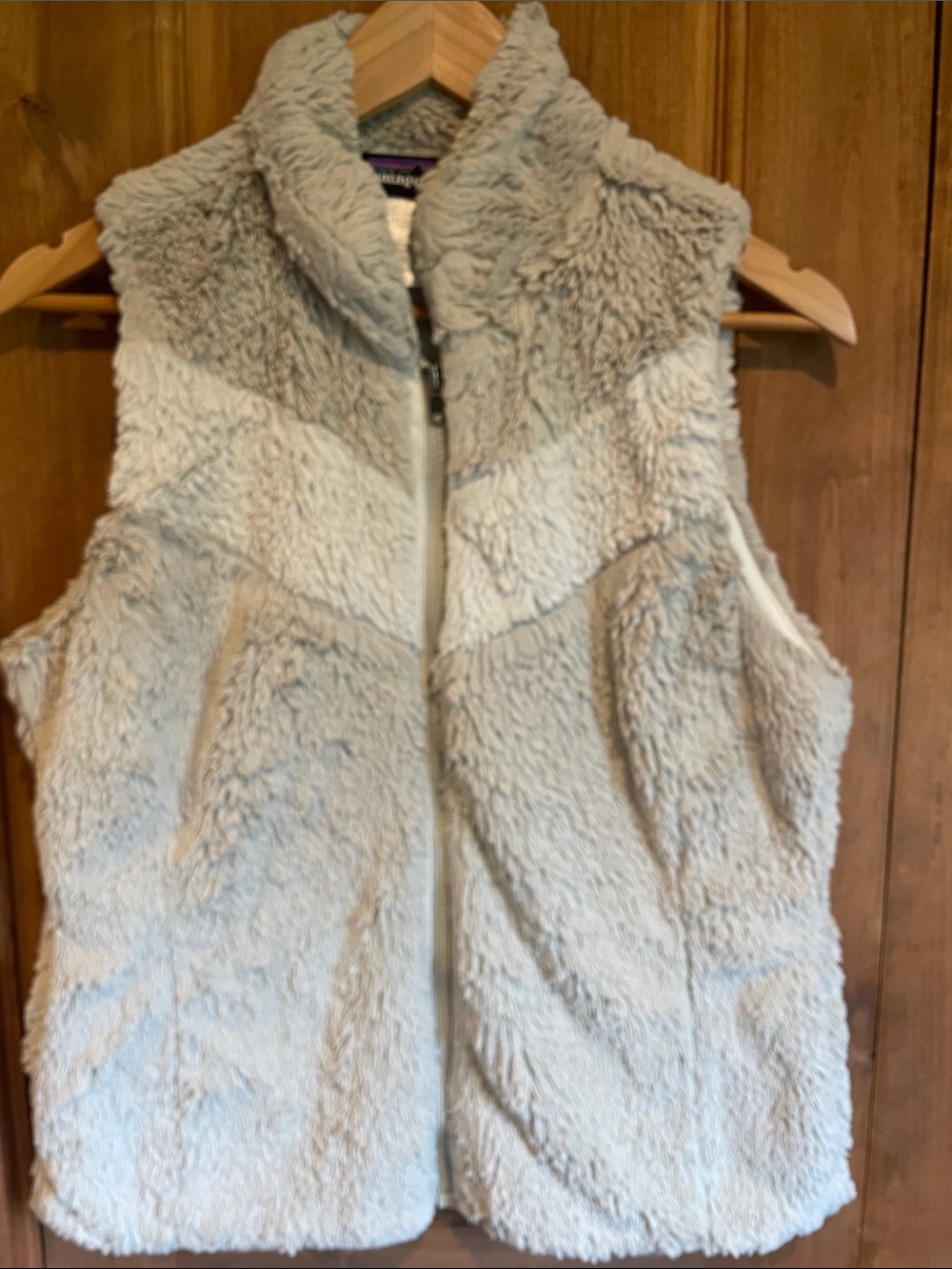 Patagonia Women's Plush Sherpa Vest in Light Gray and Cream